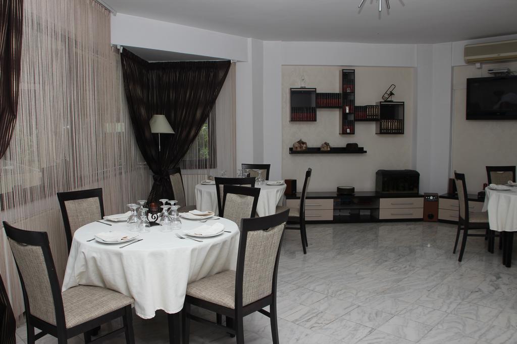 Vila Royal Urziceni Buitenkant foto