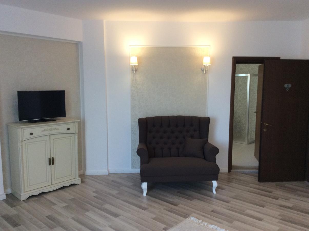 Vila Royal Urziceni Buitenkant foto